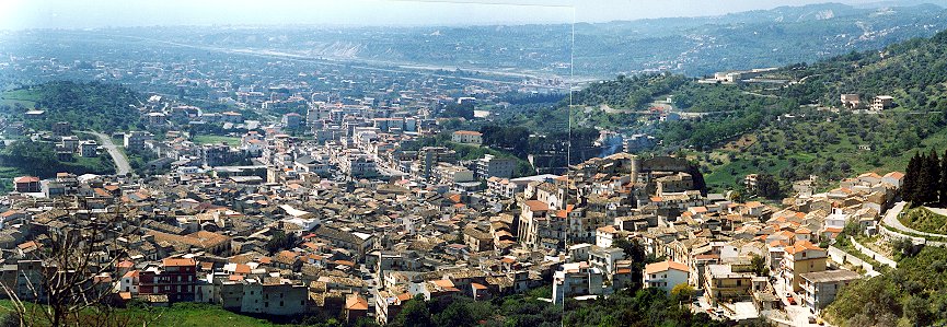 Panorama dell'abitato da monte verso il fiume Torbido